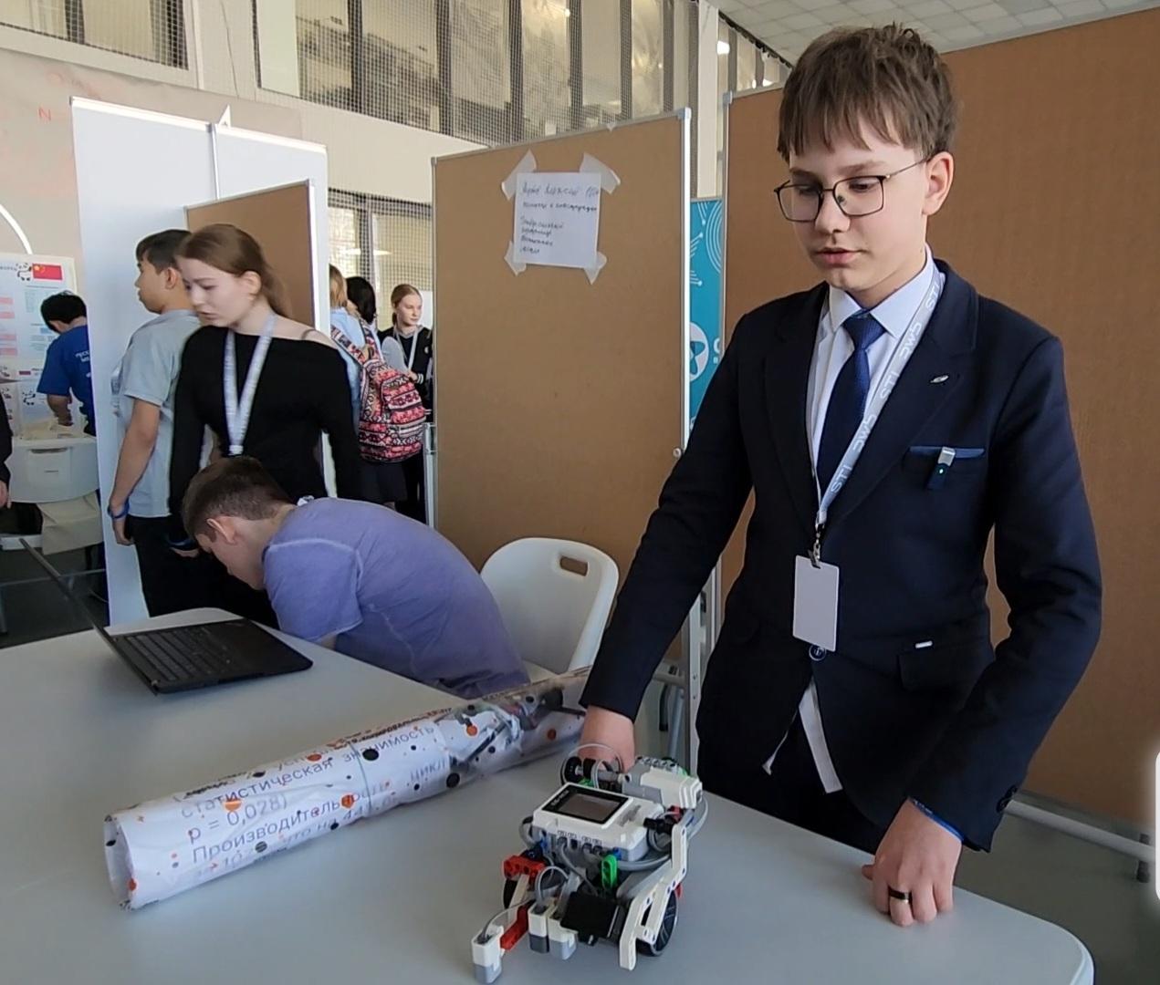 Неубиваемое колесо и ИИ-поиск питомцев: в Физтех-лицее Долгопрудного проходит конкурс инноваций Неубиваемое колесо и ИИ-поиск питомцев: в Физтех-лицее Долгопрудного проходит конкурс инноваций