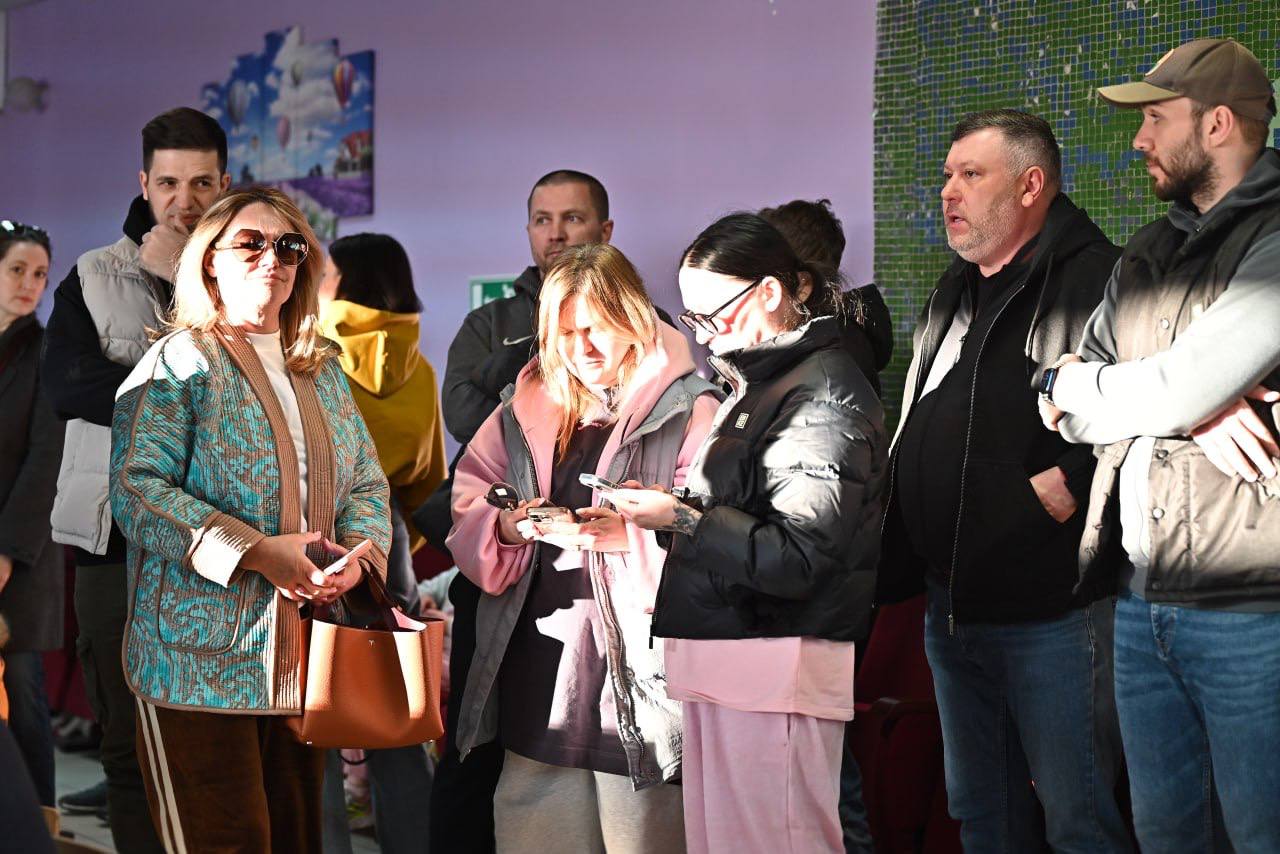 Михаил Собакин: Вечер четверга завершили традиционной «Выездной администрацией», в ходе которой принимали обращения от жителей деревни Васькино и соседних населенных пунктов Михаил Собакин: Вечер четверга завершили традиционной «Выездной администрацией», в ходе которой принимали обращения от жителей деревни Васькино и соседних населенных пунктов