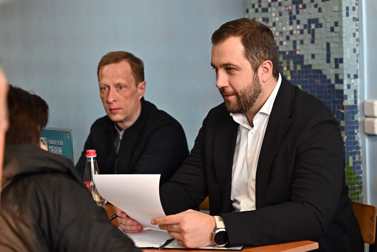 Михаил Собакин: Вечер четверга завершили традиционной «Выездной администрацией», в ходе которой принимали обращения от жителей деревни Васькино и соседних населенных пунктов Михаил Собакин: Вечер четверга завершили традиционной «Выездной администрацией», в ходе которой принимали обращения от жителей деревни Васькино и соседних населенных пунктов