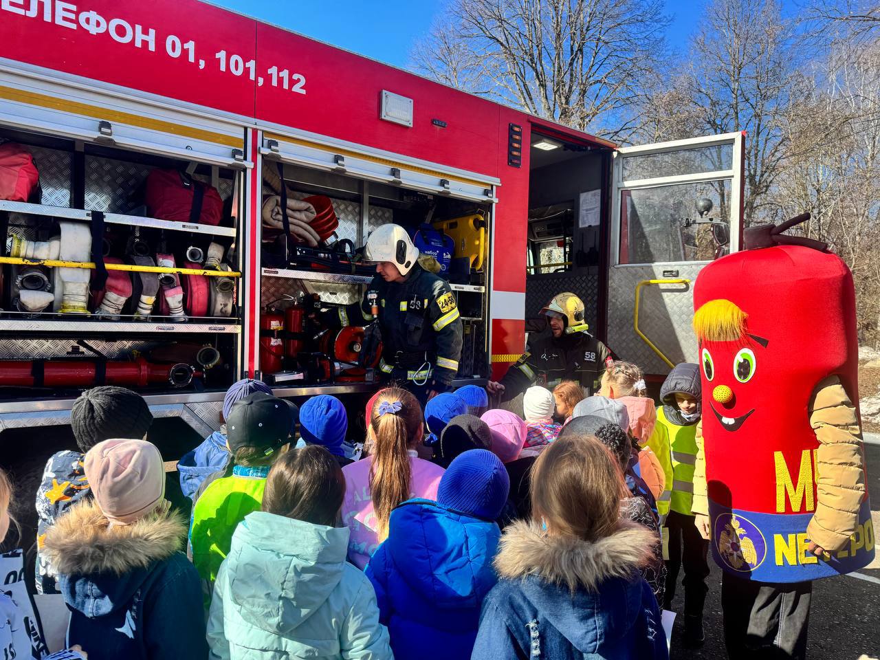 Смотреть по сторонам, прежде чем сделать шаг на проезжую часть — этот навык должен быть доведен до автоматизма Смотреть по сторонам, прежде чем сделать шаг на проезжую часть — этот навык должен быть доведен до автоматизма