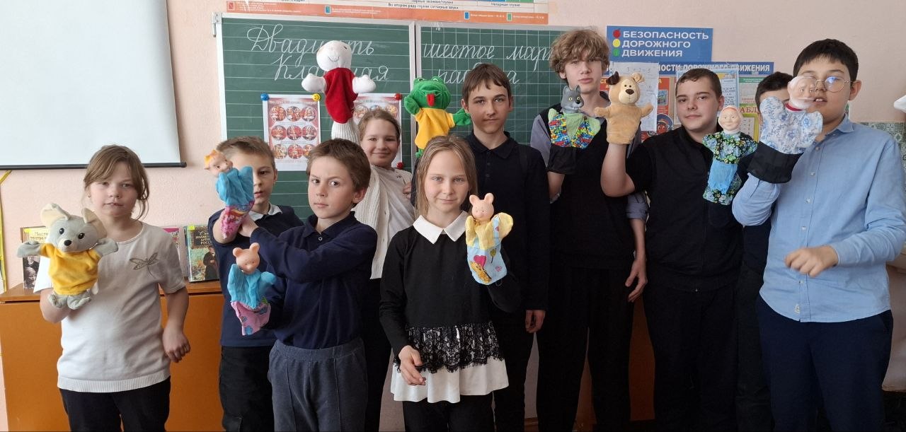 26 марта в преддверии Международного дня театра сотрудник Стремиловской библиотеки провела для учеников Стремиловкой начальной школы урок- игру "Театр на ладони" 26 марта в преддверии Международного дня театра сотрудник Стремиловской библиотеки провела для учеников Стремиловкой начальной школы урок- игру "Театр на ладони"