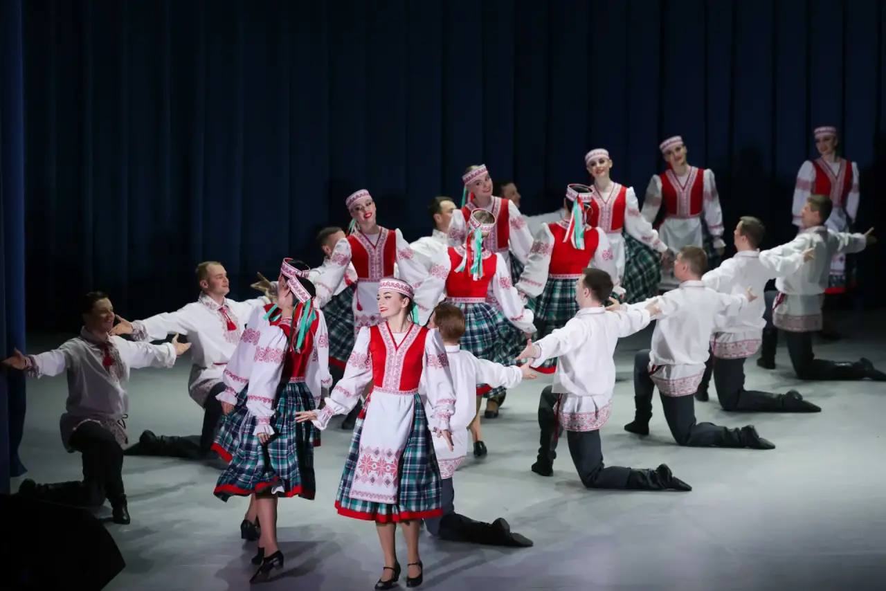 Заслуженный ансамбль «Донбасс» встретил профессиональный праздник на сцене в Подольске