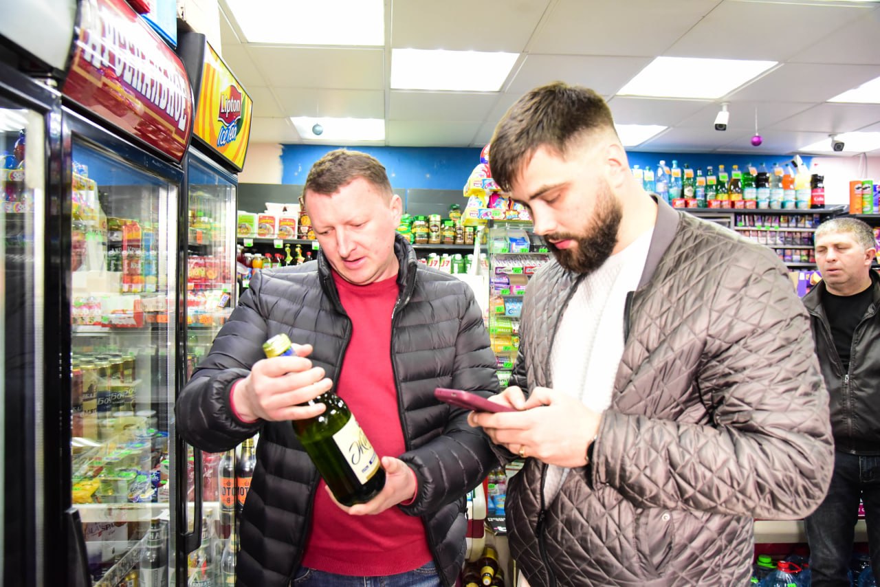 Более 540 литров алкоголя изъяли у недобросовестного предпринимателя Более 540 литров алкоголя изъяли у недобросовестного предпринимателя