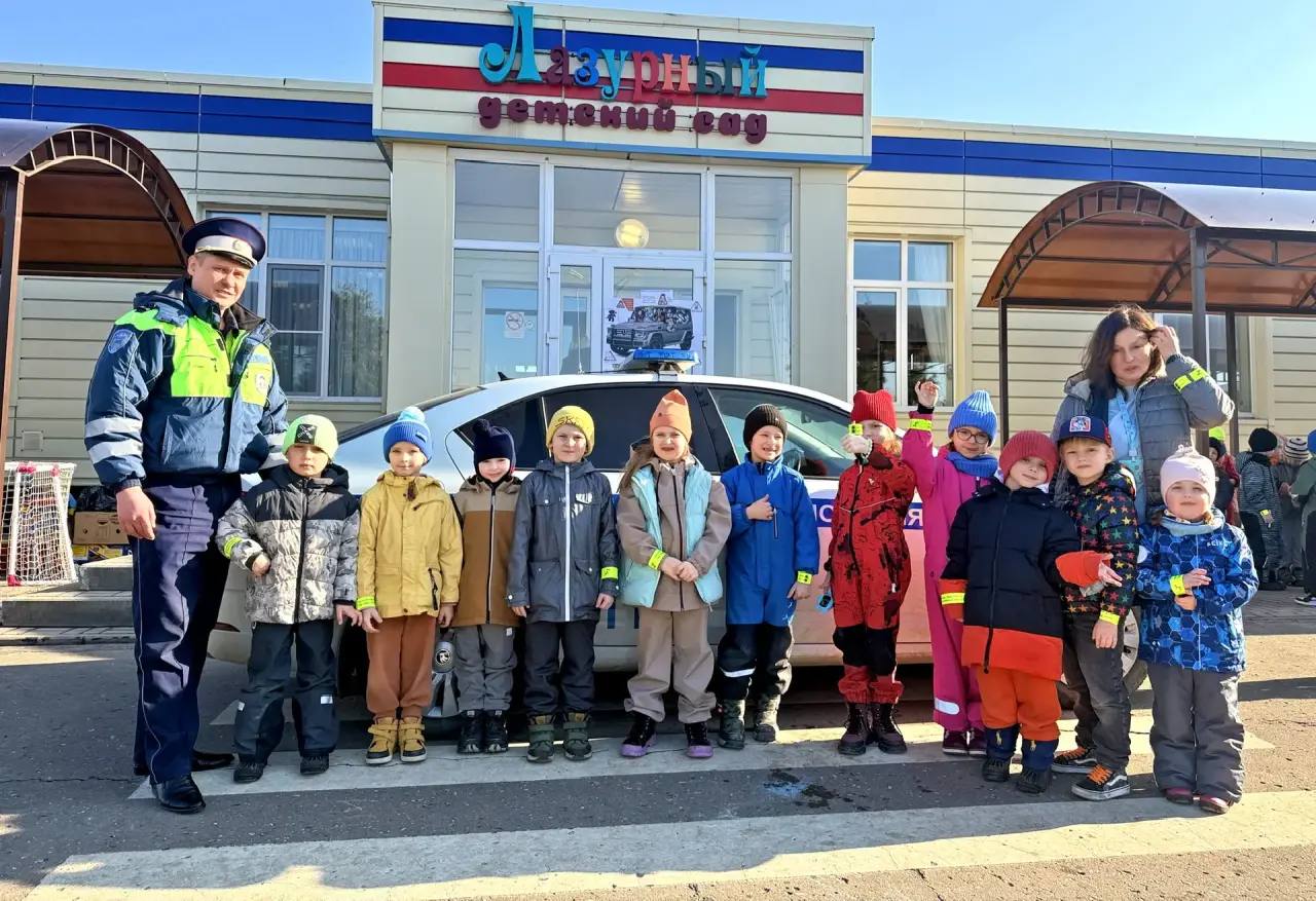 Смотреть по сторонам, прежде чем сделать шаг на проезжую часть — этот навык должен быть доведен до автоматизма Смотреть по сторонам, прежде чем сделать шаг на проезжую часть — этот навык должен быть доведен до автоматизма