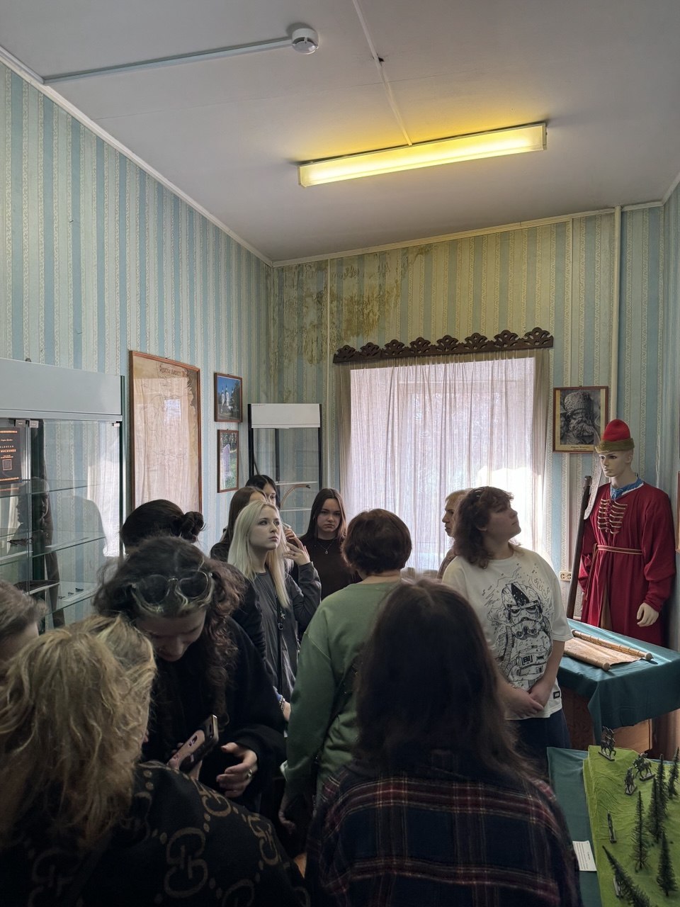 На днях интерактивную экскурсию и мастер-класс для студентов Государственного бюджетного профессионального образовательного учреждения города Москвы "Колледж декоративно-прикладного искусства имени Карла Фаберже» провёл... На днях интерактивную экскурсию и мастер-класс для студентов Государственного бюджетного профессионального образовательного учреждения города Москвы "Колледж декоративно-прикладного искусства имени Карла Фаберже» провёл...