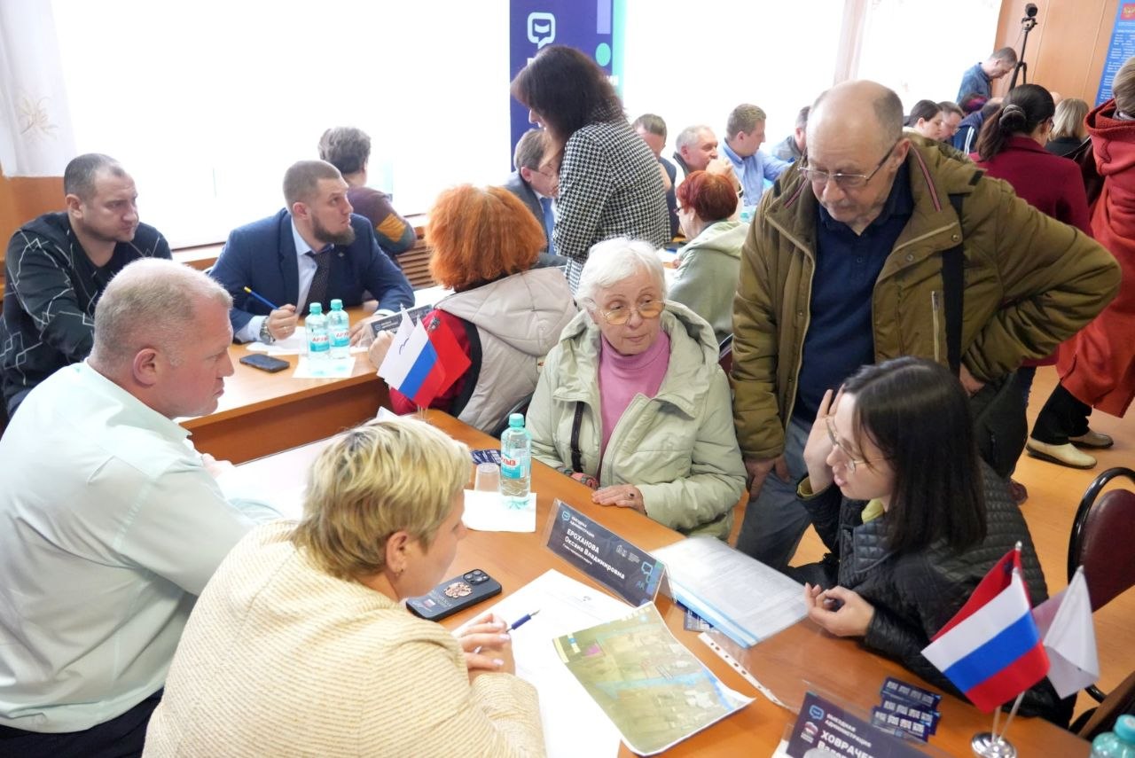 Сегодня провели очередную встречу в формате «Выездной администрации» в Краснозаводске Сегодня провели очередную встречу в формате «Выездной администрации» в Краснозаводске