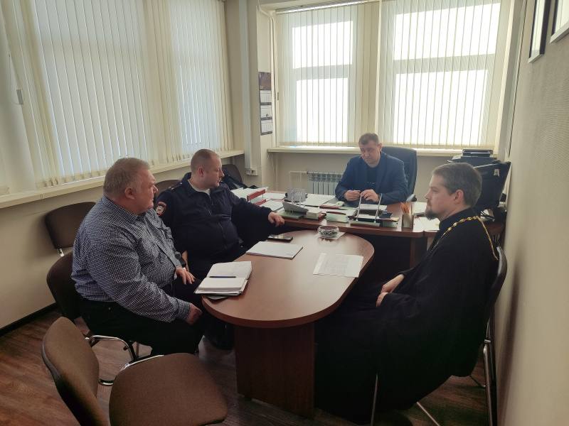 В администрации городского округа Воскресенск состоялось рабочее совещание антитеррористической комиссии, на котором обсуждались вопросы антитеррористической, общественной безопасности и безопасности дорожного движения при...