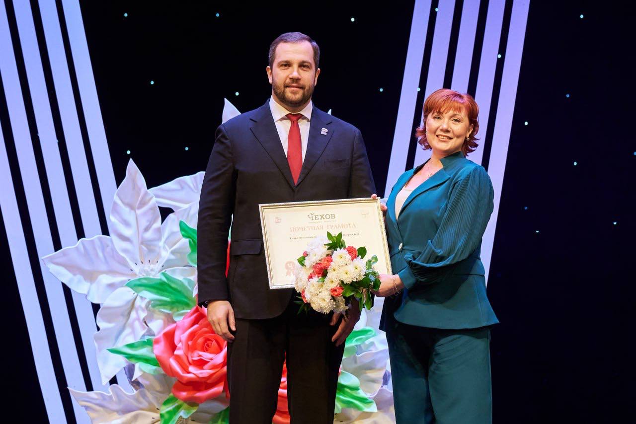 Михаил Собакин: Сегодня на большой сцене Дворца культуры «Дружба» мы вместе с благочинным Чеховского церковного округа и монастырей Подольской епархии, настоятелем монастыря Вознесенская Давидова пустынь игуменом Сергием... Михаил Собакин: Сегодня на большой сцене Дворца культуры «Дружба» мы вместе с благочинным Чеховского церковного округа и монастырей Подольской епархии, настоятелем монастыря Вознесенская Давидова пустынь игуменом Сергием...