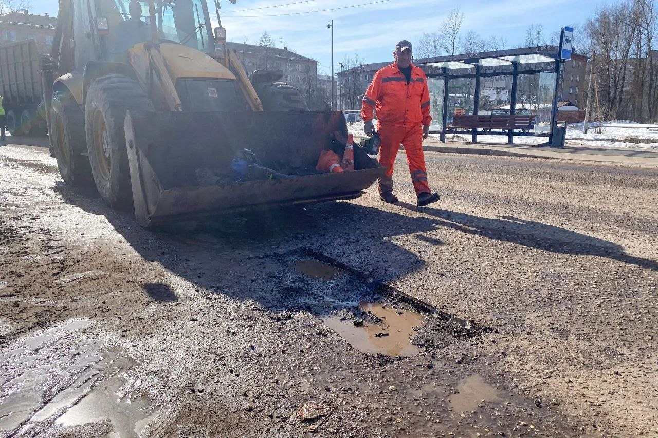 В рамках «Дорожного часа» глава Сергиево-Посадского округа Оксана Ероханова совместно с профильными заместителями и руководителями структурных подразделений разобрали ряд вопросов, касающихся ремонта дорожного полотна... В рамках «Дорожного часа» глава Сергиево-Посадского округа Оксана Ероханова совместно с профильными заместителями и руководителями структурных подразделений разобрали ряд вопросов, касающихся ремонта дорожного полотна...