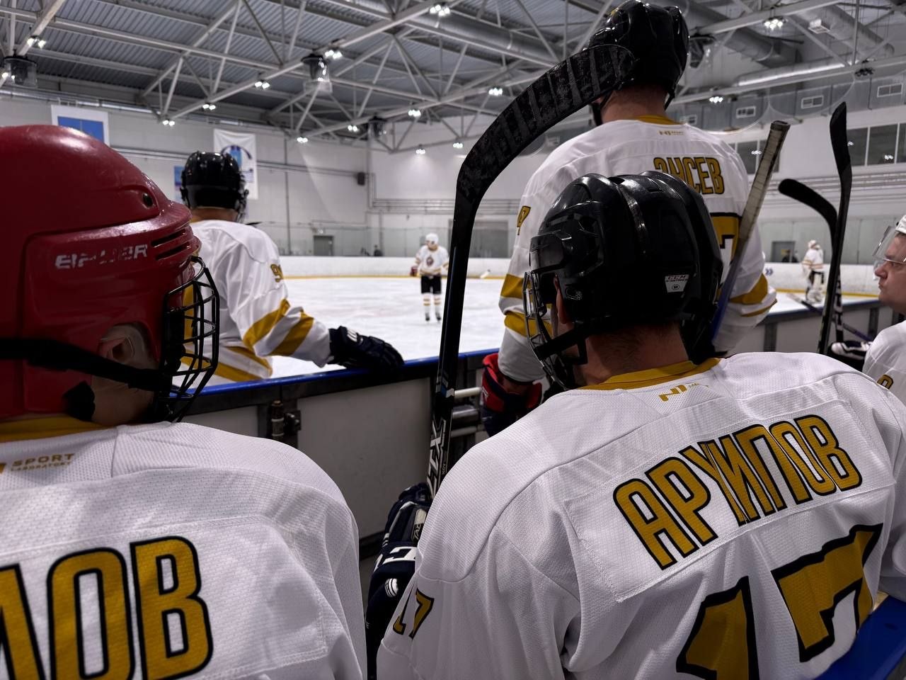 Сегодня наши хоккеисты из команды «Альфа-Патриот» устроили настоящую битву на льду! Сегодня наши хоккеисты из команды «Альфа-Патриот» устроили настоящую битву на льду!