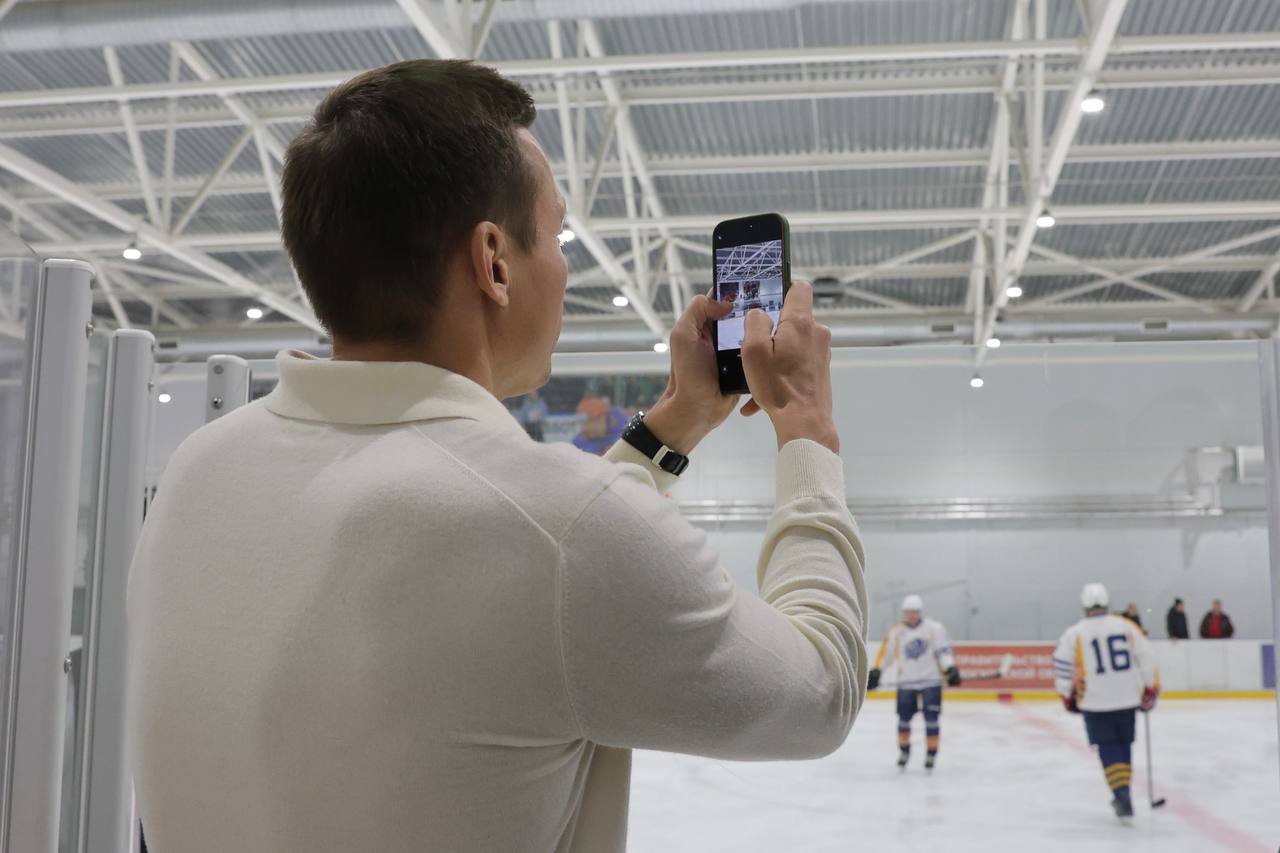 Только-только в Королеве закончился финальный матч Ночной хоккейной лиги среди любителей 50+ Только-только в Королеве закончился финальный матч Ночной хоккейной лиги среди любителей 50+