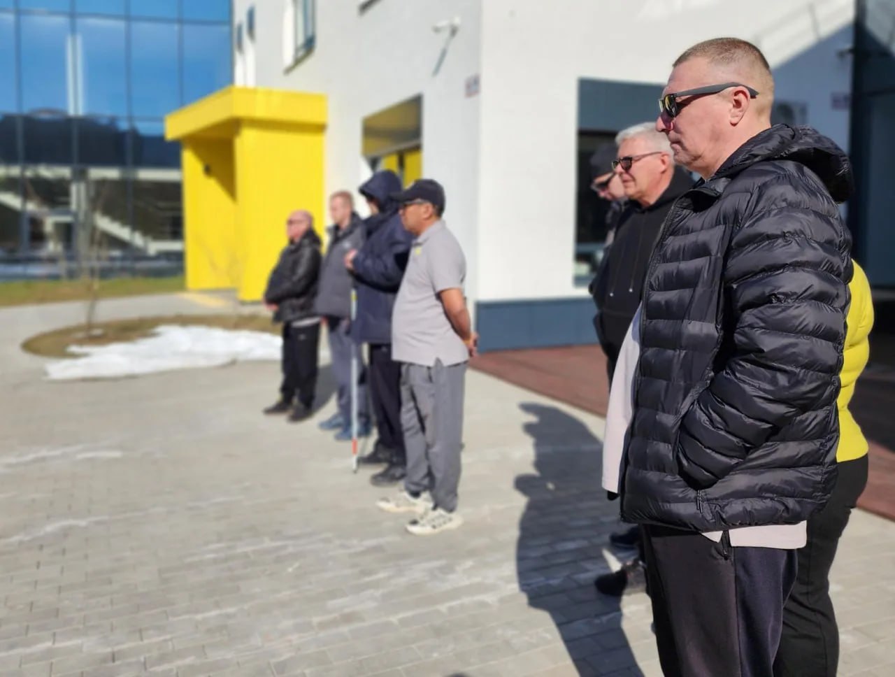 Преподаватели Российской школы подготовки собак-проводников ВОС провели показательные выступления и практические занятия для ветеранов СВО в центре Мещерякова Преподаватели Российской школы подготовки собак-проводников ВОС провели показательные выступления и практические занятия для ветеранов СВО в центре Мещерякова