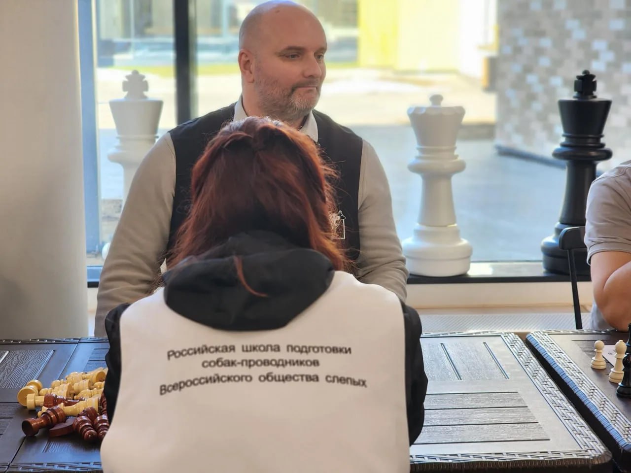 Преподаватели Российской школы подготовки собак-проводников ВОС провели показательные выступления и практические занятия для ветеранов СВО в центре Мещерякова Преподаватели Российской школы подготовки собак-проводников ВОС провели показательные выступления и практические занятия для ветеранов СВО в центре Мещерякова