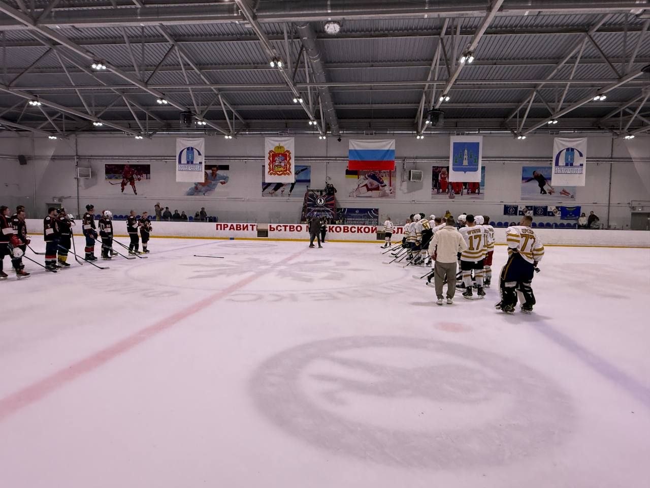 Сегодня наши хоккеисты из команды «Альфа-Патриот» устроили настоящую битву на льду! Сегодня наши хоккеисты из команды «Альфа-Патриот» устроили настоящую битву на льду!