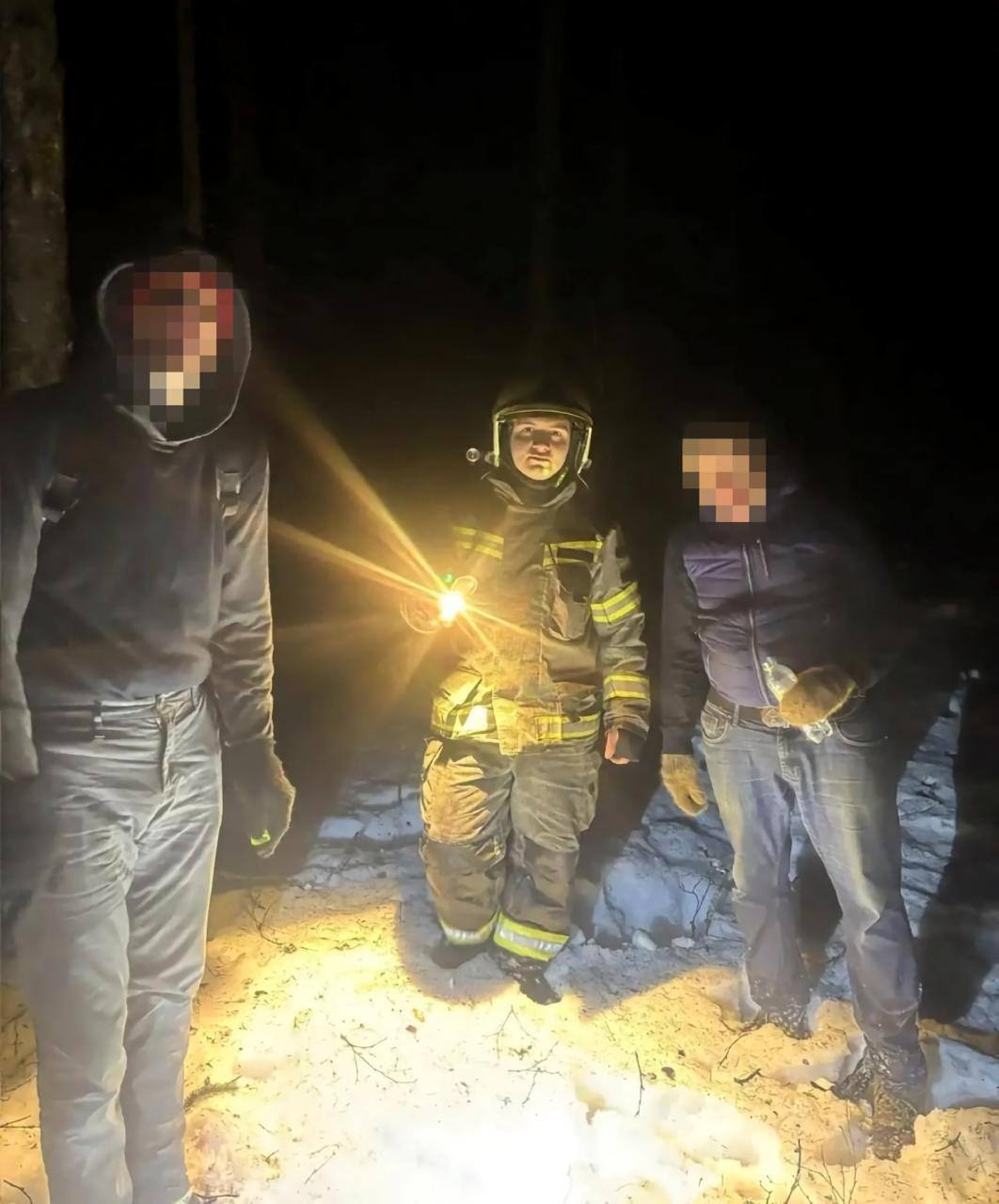 Специалисты ГКУ МО «Мособлпожспас» помогли двум мужчинам выбраться из леса в деревне Орлово