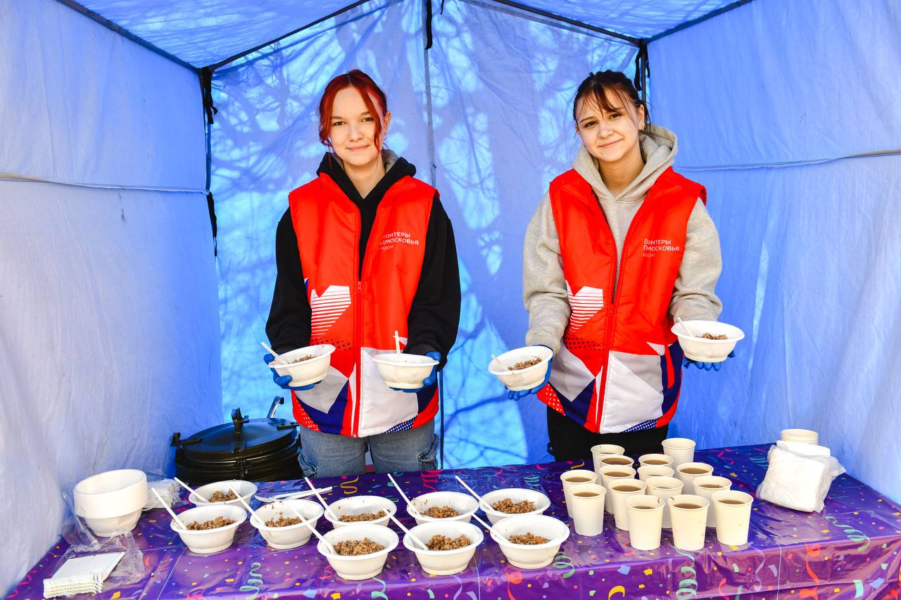 Первые субботники провели в Химках Первые субботники провели в Химках