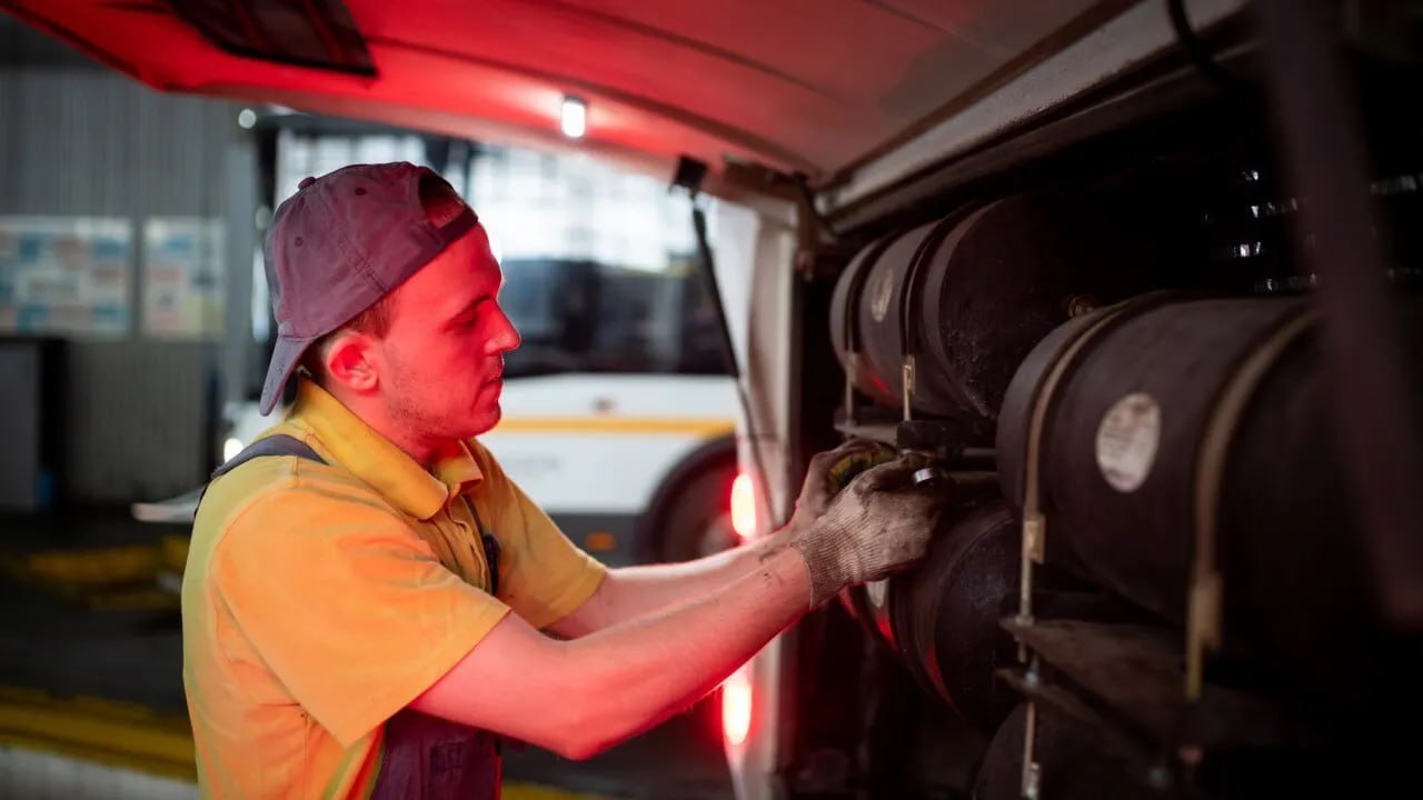 Крупнейший пассажирский перевозчик Московской области АО "МОСТРАНСАВТО" приглашает на работу водителей и слесарей!