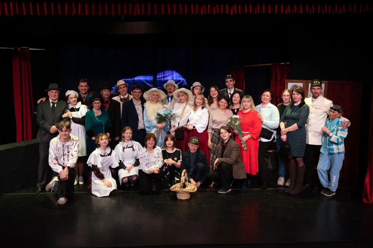 В Серпухове сошла с ночного поезда «Безымянная звезда»: Театр «Зазеркалье» подарил зрителям романтическую историю о 12 часах счастья