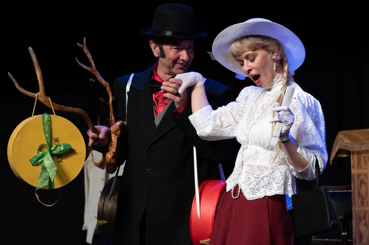 В Серпухове сошла с ночного поезда «Безымянная звезда»: Театр «Зазеркалье» подарил зрителям романтическую историю о 12 часах счастья В Серпухове сошла с ночного поезда «Безымянная звезда»: Театр «Зазеркалье» подарил зрителям романтическую историю о 12 часах счастья