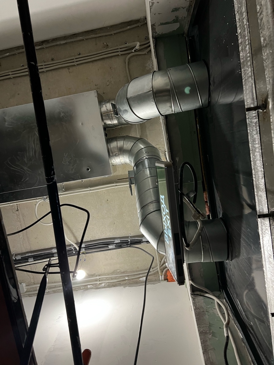 Гидрофобизация фасада и удаление высолов: как не испортить здание