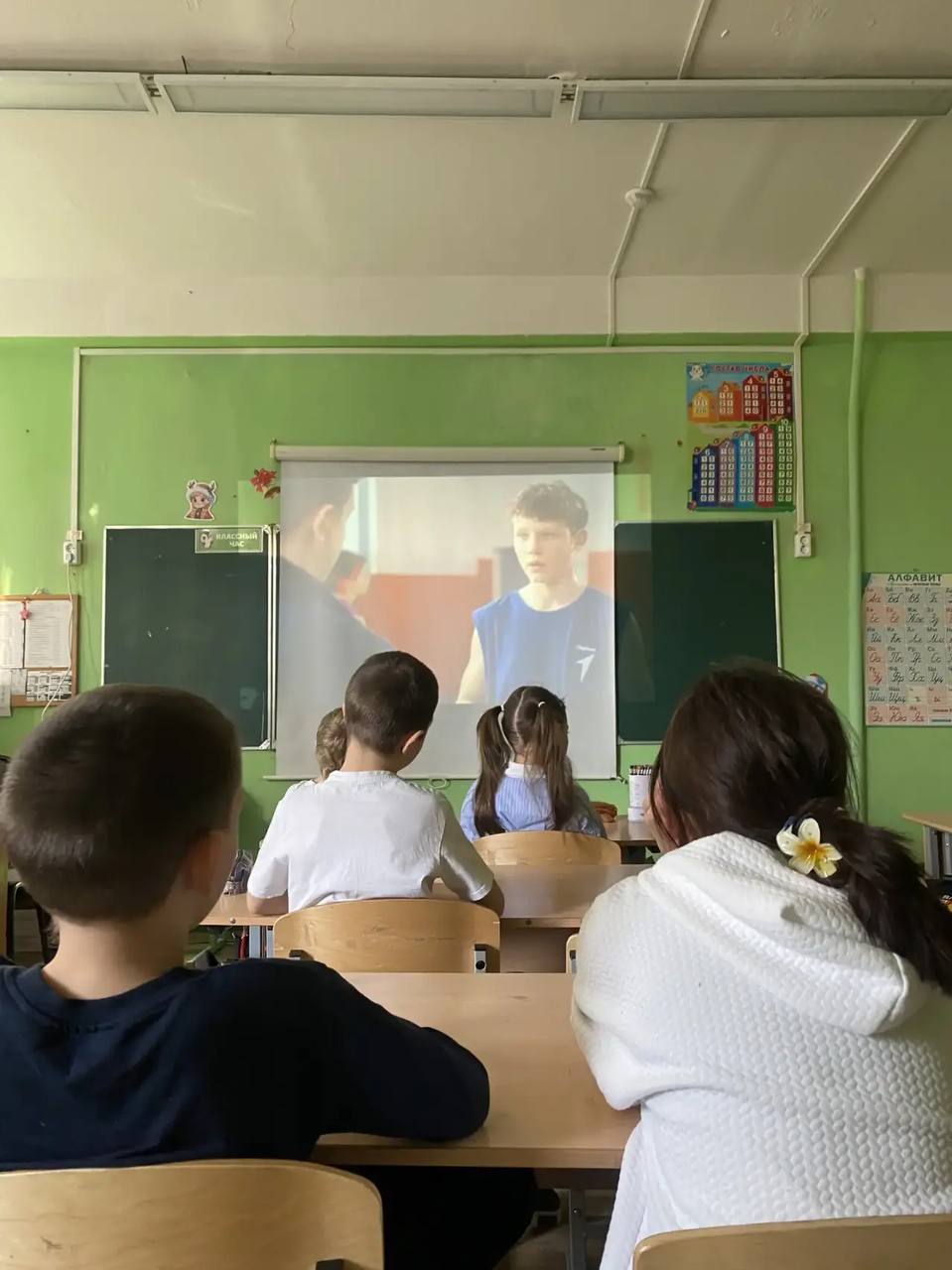 РАЗГОВОРЫ О ВАЖНОМ. 30 марта занятие "Разговоры о важном" посвящено теме: «Как справляться с волнением?" С волнением дети и подростки сталкиваются ежедневно — в учебе, общении и повседневной жизни РАЗГОВОРЫ О ВАЖНОМ. 30 марта занятие "Разговоры о важном" посвящено теме: «Как справляться с волнением?" С волнением дети и подростки сталкиваются ежедневно — в учебе, общении и повседневной жизни