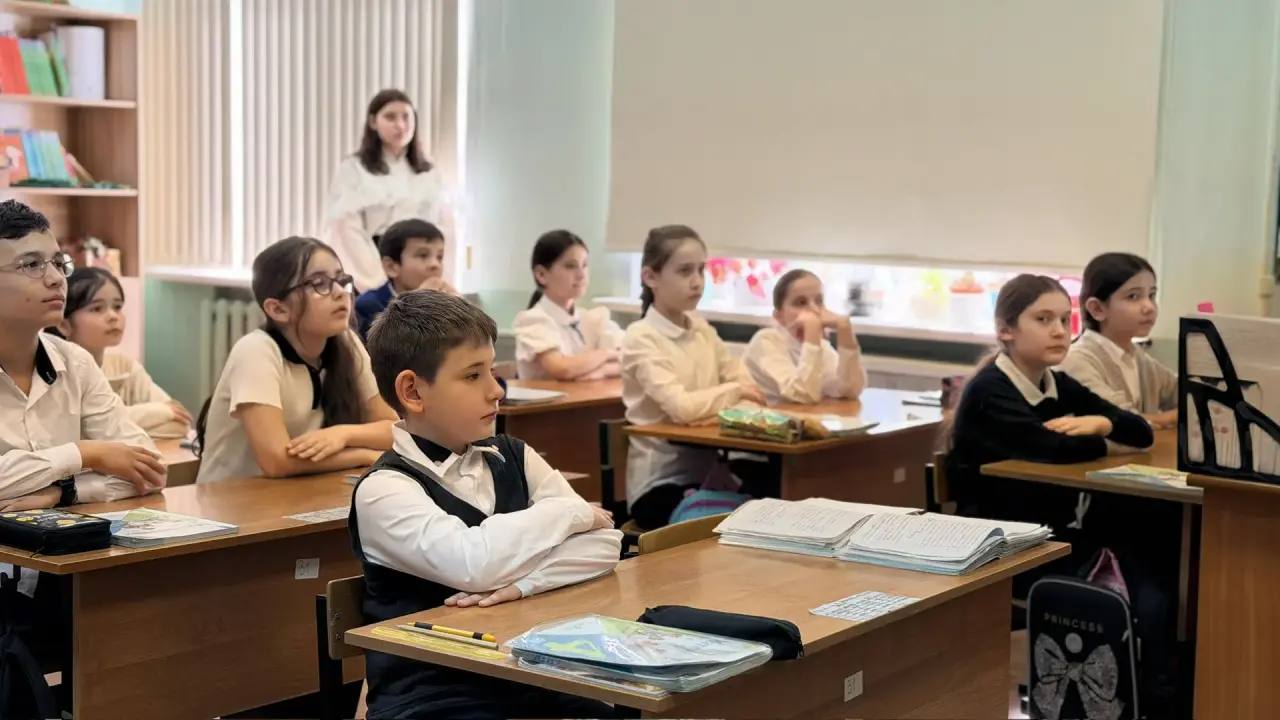 А вот ещё один пример того, как проходят совместные занятия Союза и Госавтоинспекции с ребятами из начальной школы А вот ещё один пример того, как проходят совместные занятия Союза и Госавтоинспекции с ребятами из начальной школы