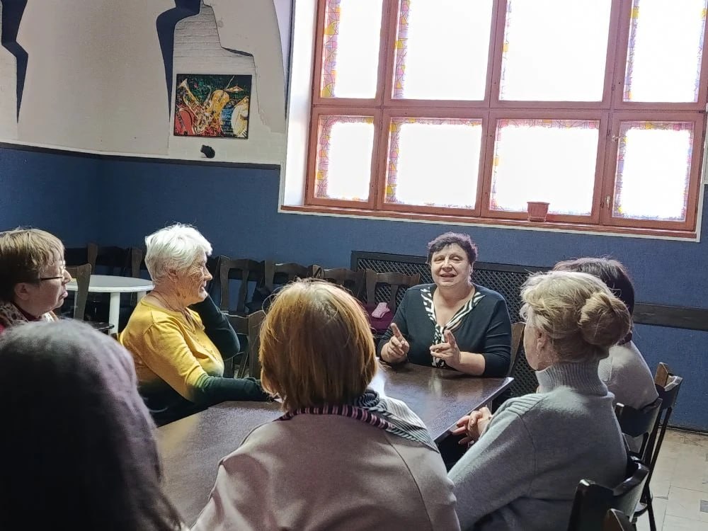 Долголетам рассказали о профилактике эндокринных расстройств