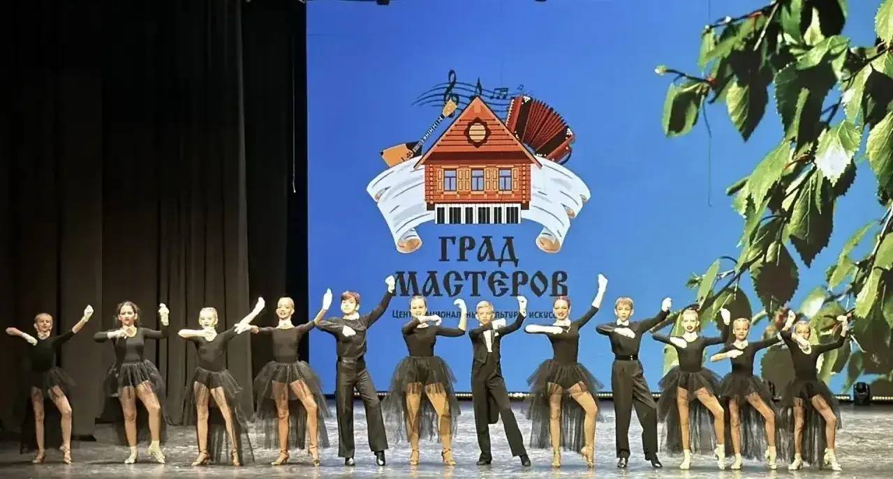 Два творческих коллектива Дворца культуры «Россия» приняли участие в IX Международном фестивалеконкурсе национальных культур и искусств «Карусель Земля» — «Град Мастеров — Коломна 2026» — и оба показали высокие результаты