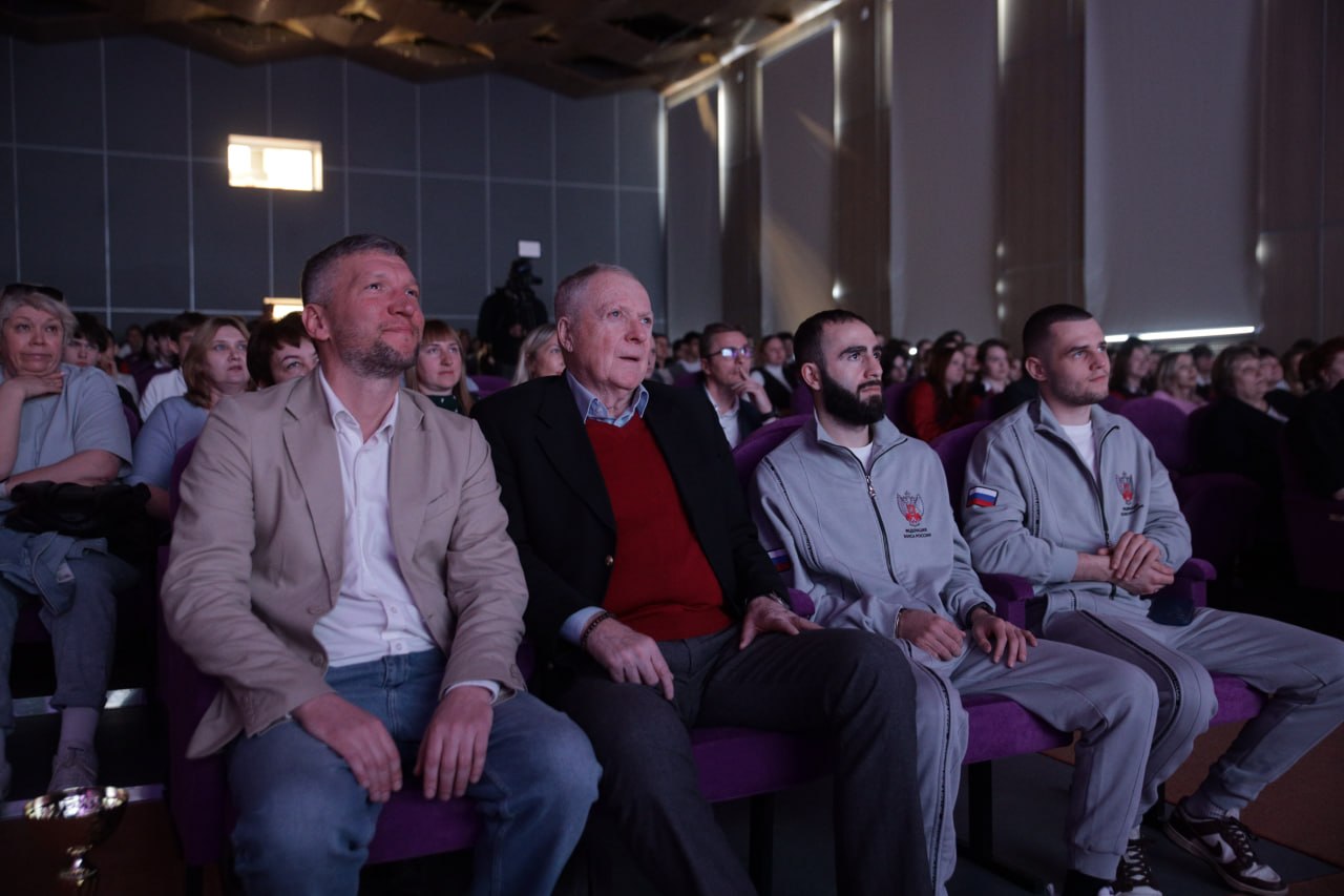 Игорь Сухин: Сегодня на обновлённой сцене Академии творчества торжественно наградили победителей муниципального этапа Богородской Школьной лиги Игорь Сухин: Сегодня на обновлённой сцене Академии творчества торжественно наградили победителей муниципального этапа Богородской Школьной лиги