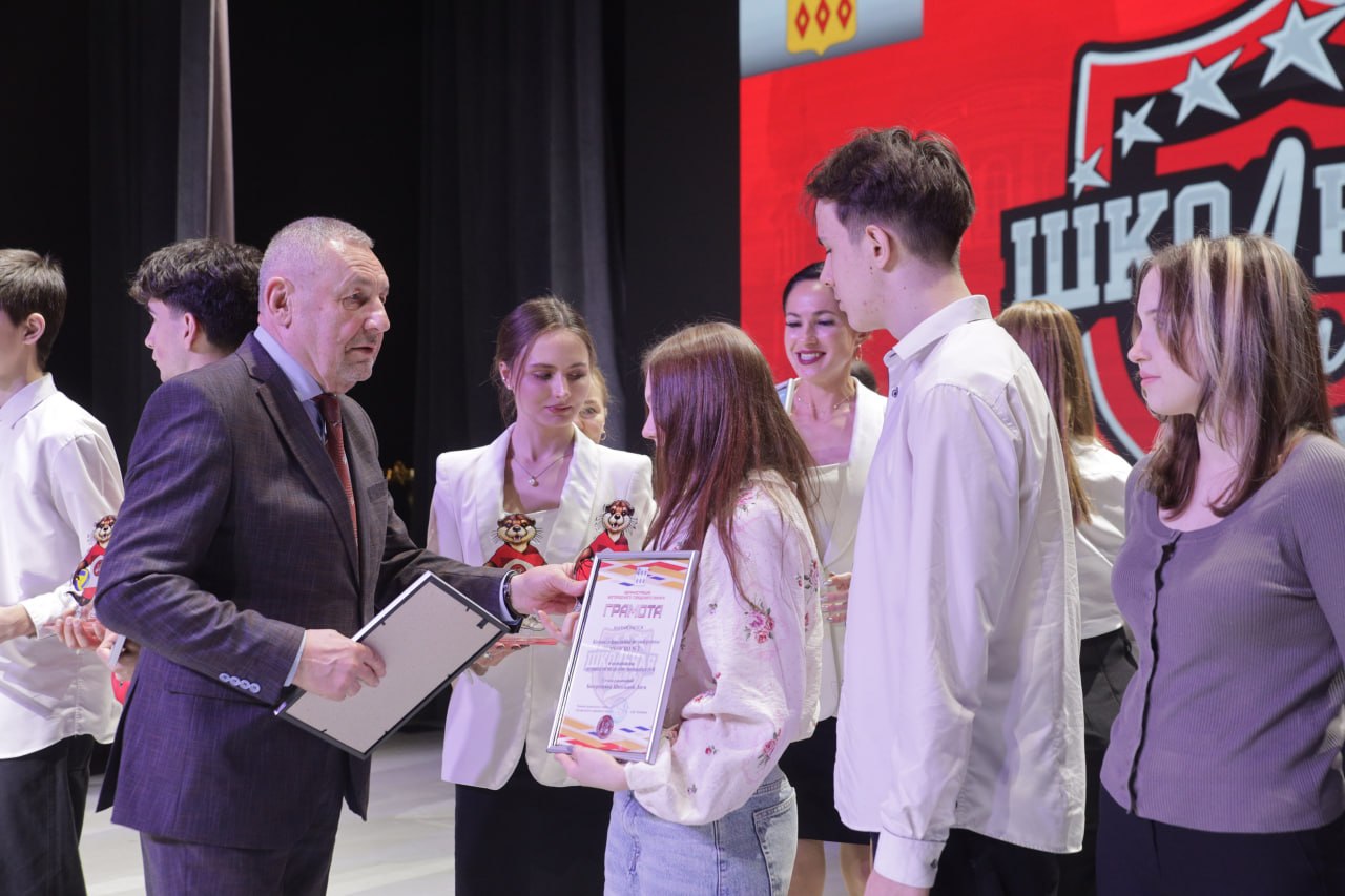 Игорь Сухин: Сегодня на обновлённой сцене Академии творчества торжественно наградили победителей муниципального этапа Богородской Школьной лиги Игорь Сухин: Сегодня на обновлённой сцене Академии творчества торжественно наградили победителей муниципального этапа Богородской Школьной лиги
