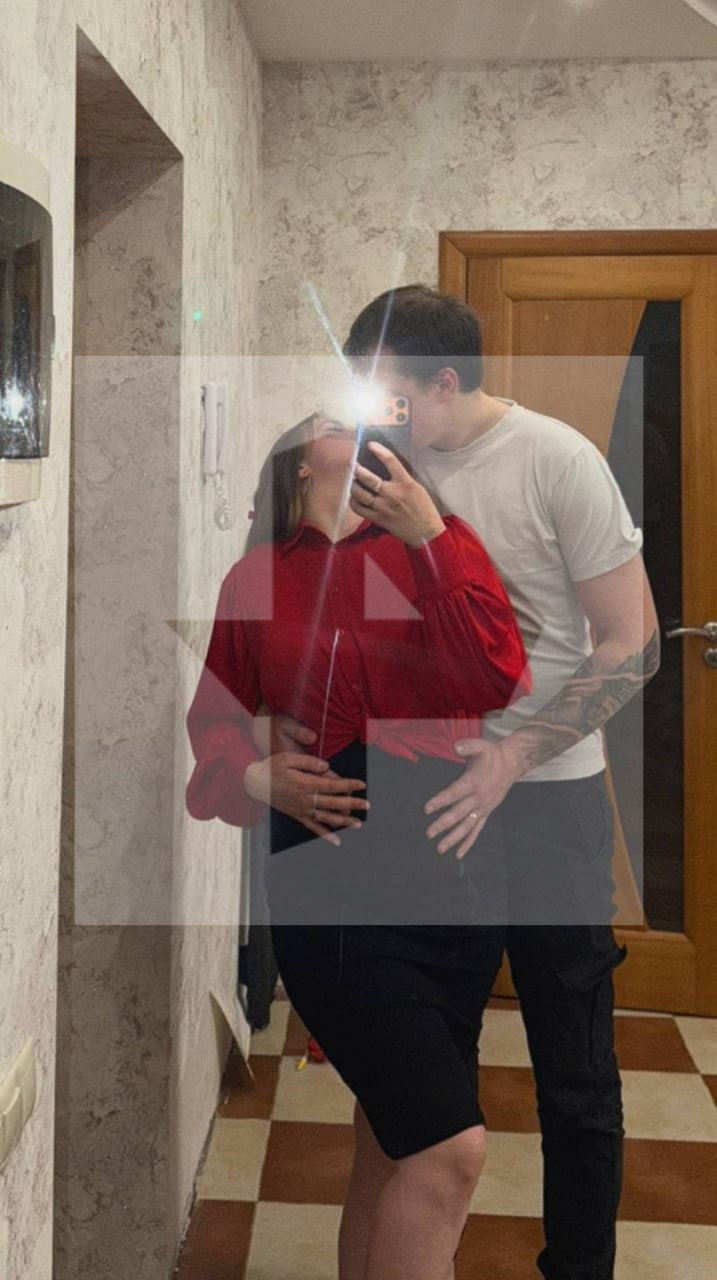 Семейная пара, умершая в квартире в Подольске, увлекалась сексуальной свинг-практикой, сообщил источник РЕН ТВ