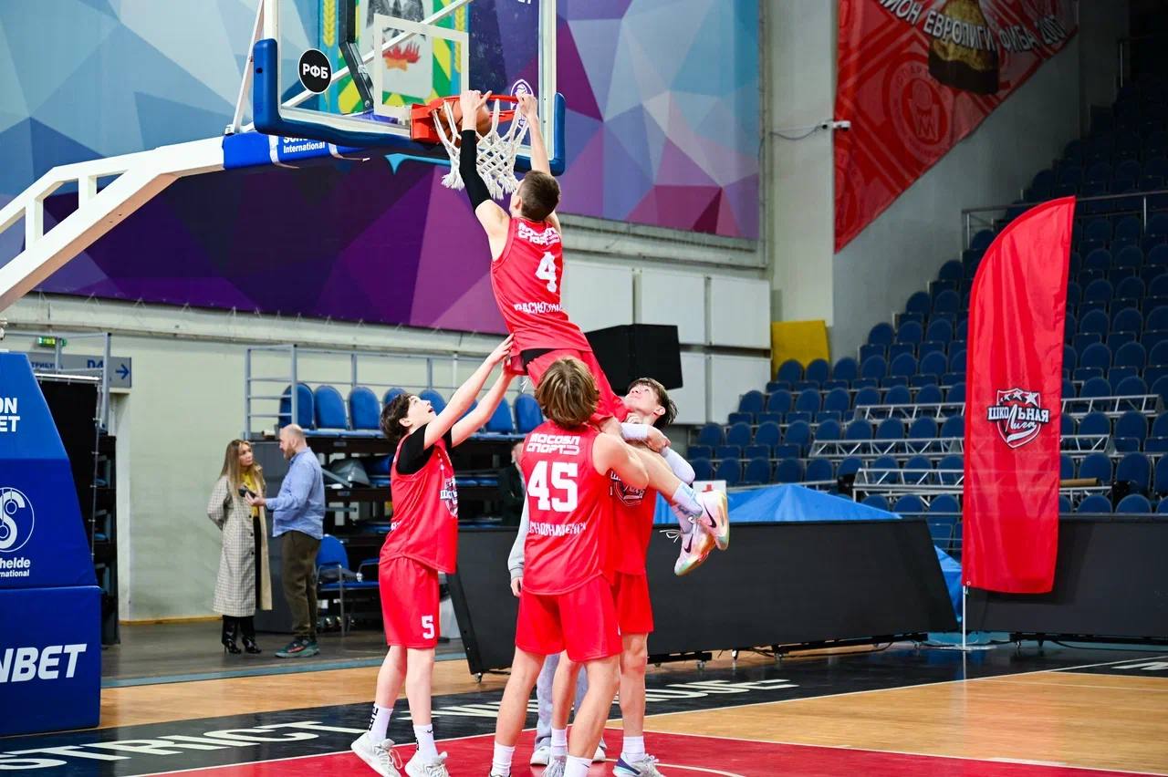 Станислав Каторов: Дал старт областному этапу Единой школьной лиги по баскетболу в нашем округе Станислав Каторов: Дал старт областному этапу Единой школьной лиги по баскетболу в нашем округе