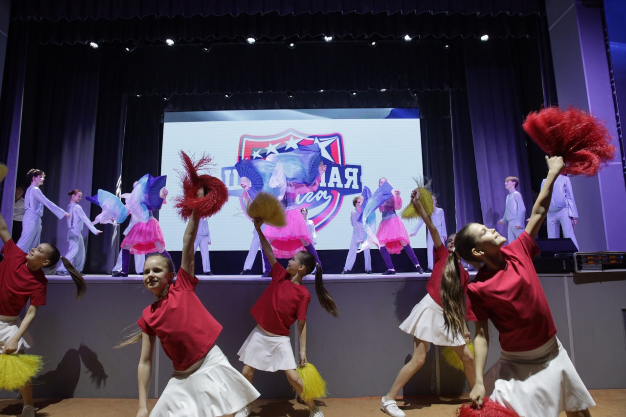 Игорь Сухин: Сегодня на обновлённой сцене Академии творчества торжественно наградили победителей муниципального этапа Богородской Школьной лиги