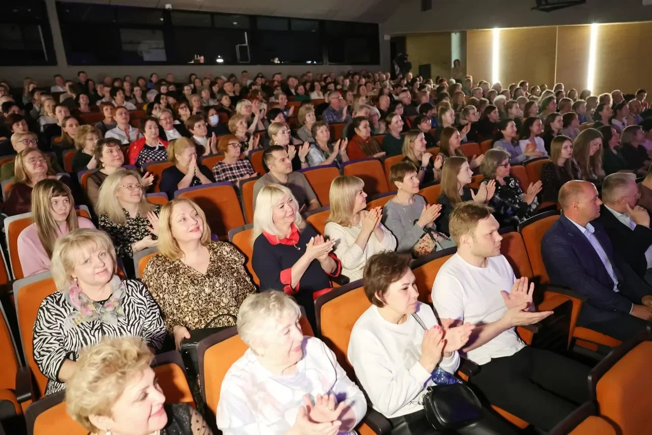 В театре «ФЭСТ» поздравили работников культуры В театре «ФЭСТ» поздравили работников культуры