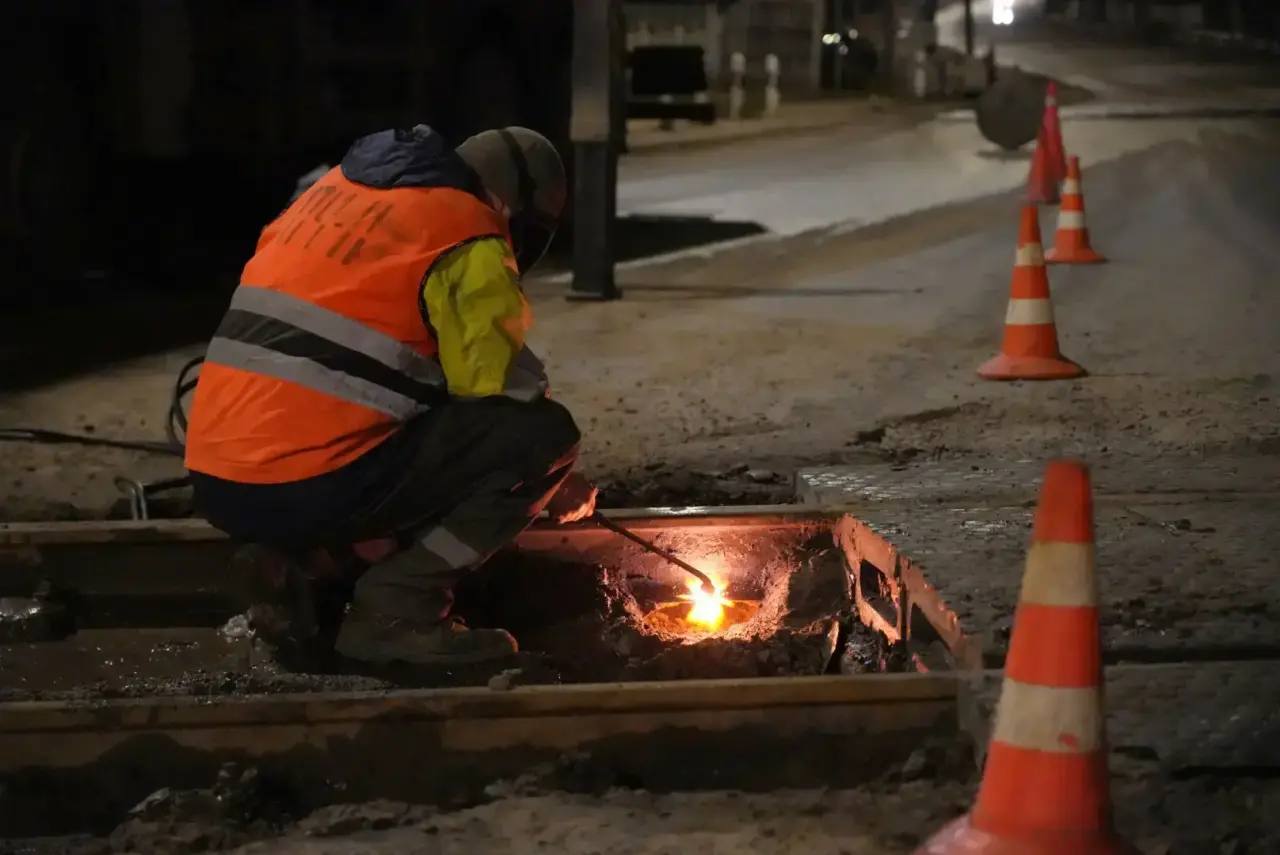В Сергиевом Посаде на Скобяном шоссе разбирают железнодорожный переезд В Сергиевом Посаде на Скобяном шоссе разбирают железнодорожный переезд