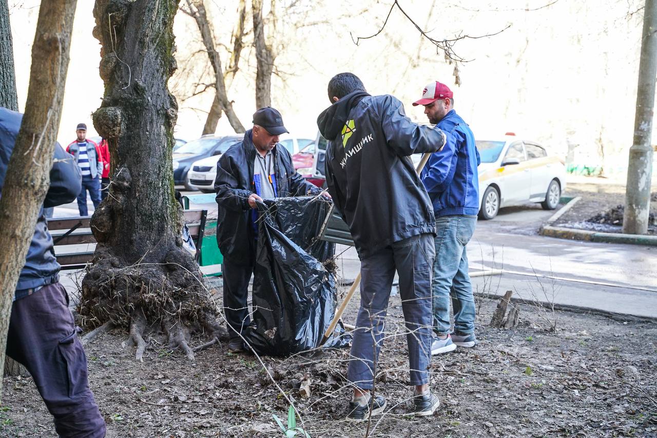 Как проходит весенняя уборка в Химках Как проходит весенняя уборка в Химках
