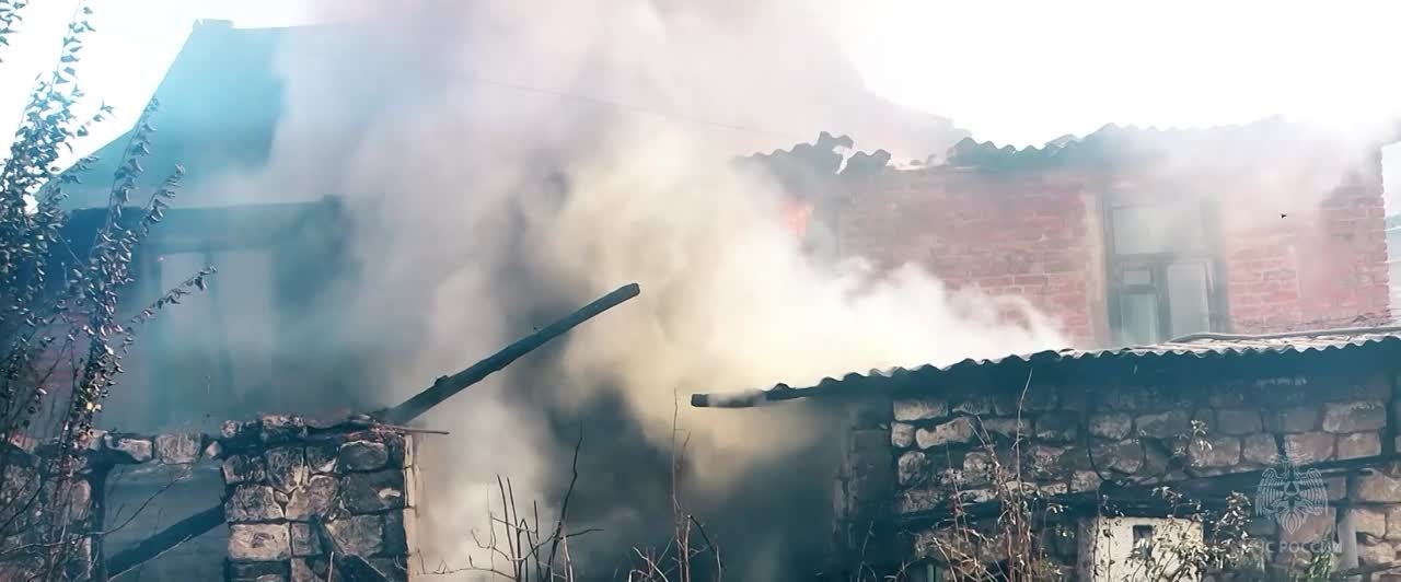 Уважаемые жители!. Прошлогодняя растительность быстро высыхает на весеннем солнце и легко загорается от любой искры