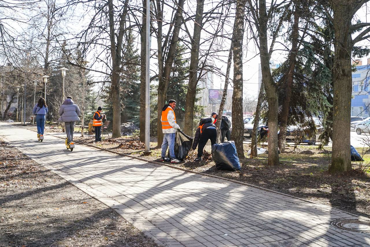 Как проходит весенняя уборка в Химках Как проходит весенняя уборка в Химках