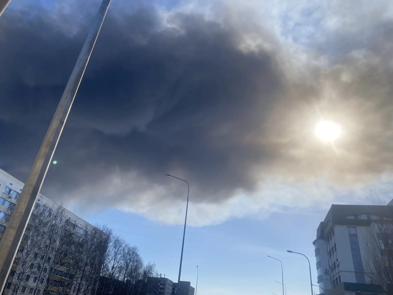 Новости к этому часу:. В Нижнекамске произошел пожар на территории завода «Нижнекамскнефтехим» Новости к этому часу:. В Нижнекамске произошел пожар на территории завода «Нижнекамскнефтехим»