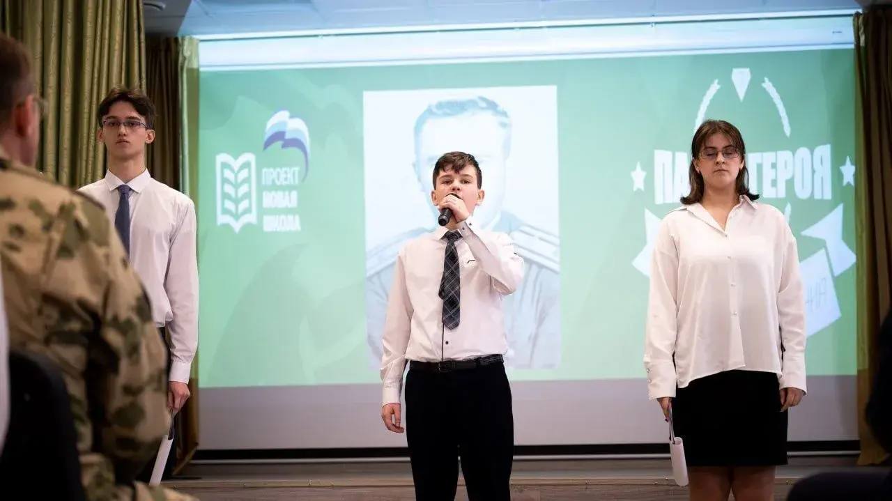 «Парту Героя» в честь Героя Советского Союза установили в гимназии Люберец «Парту Героя» в честь Героя Советского Союза установили в гимназии Люберец