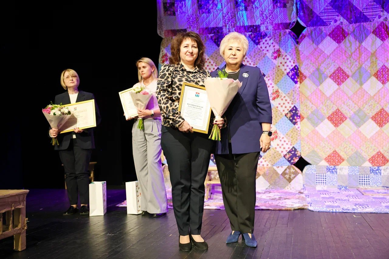 В театре «ФЭСТ» поздравили работников культуры В театре «ФЭСТ» поздравили работников культуры