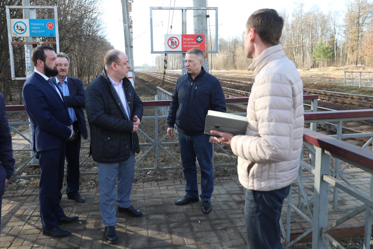 В Долгопрудном проверили состояние территорий железнодорожных станций В Долгопрудном проверили состояние территорий железнодорожных станций