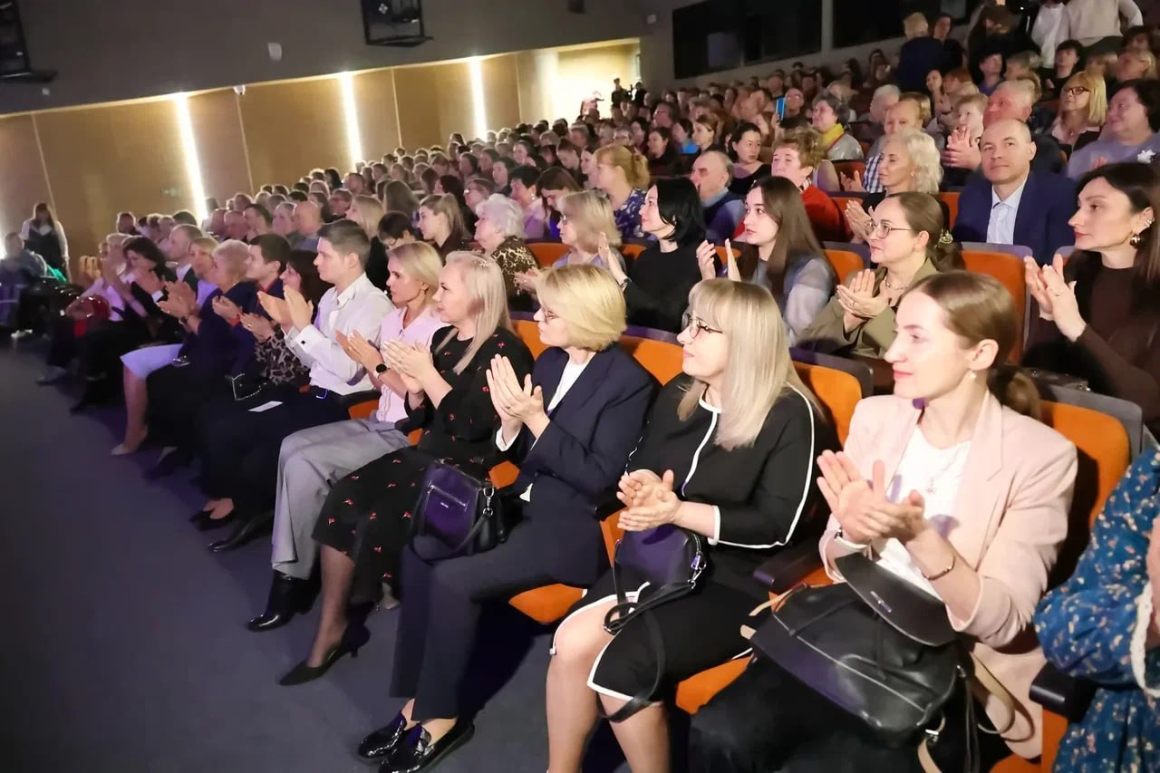 В театре «ФЭСТ» поздравили работников культуры В театре «ФЭСТ» поздравили работников культуры