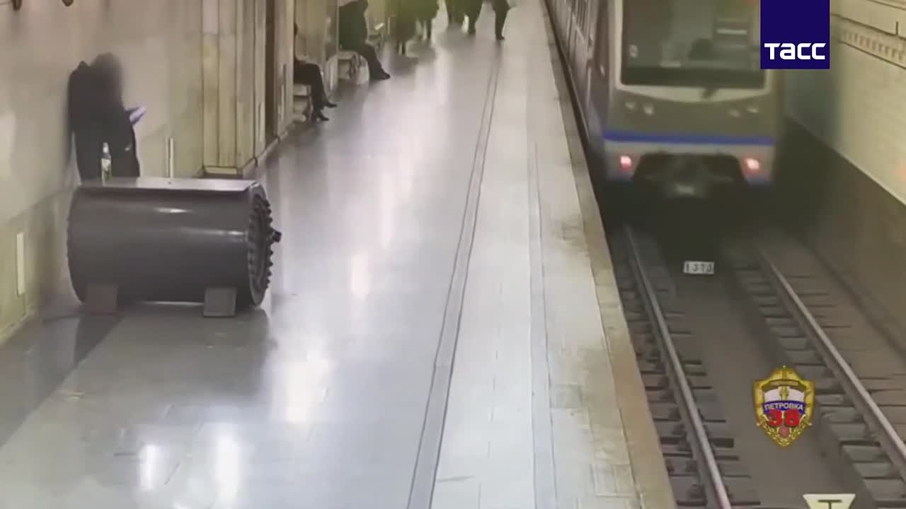 Пожилой мужчина напал на пассажира в столичном метро