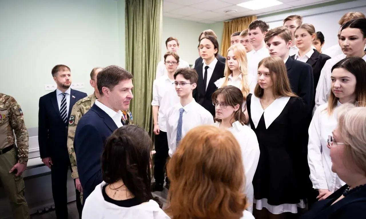 «Парту Героя» в честь Героя Советского Союза установили в гимназии Люберец «Парту Героя» в честь Героя Советского Союза установили в гимназии Люберец