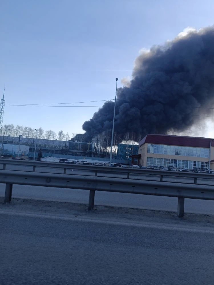 Новости к этому часу:. В Нижнекамске произошел пожар на территории завода «Нижнекамскнефтехим»