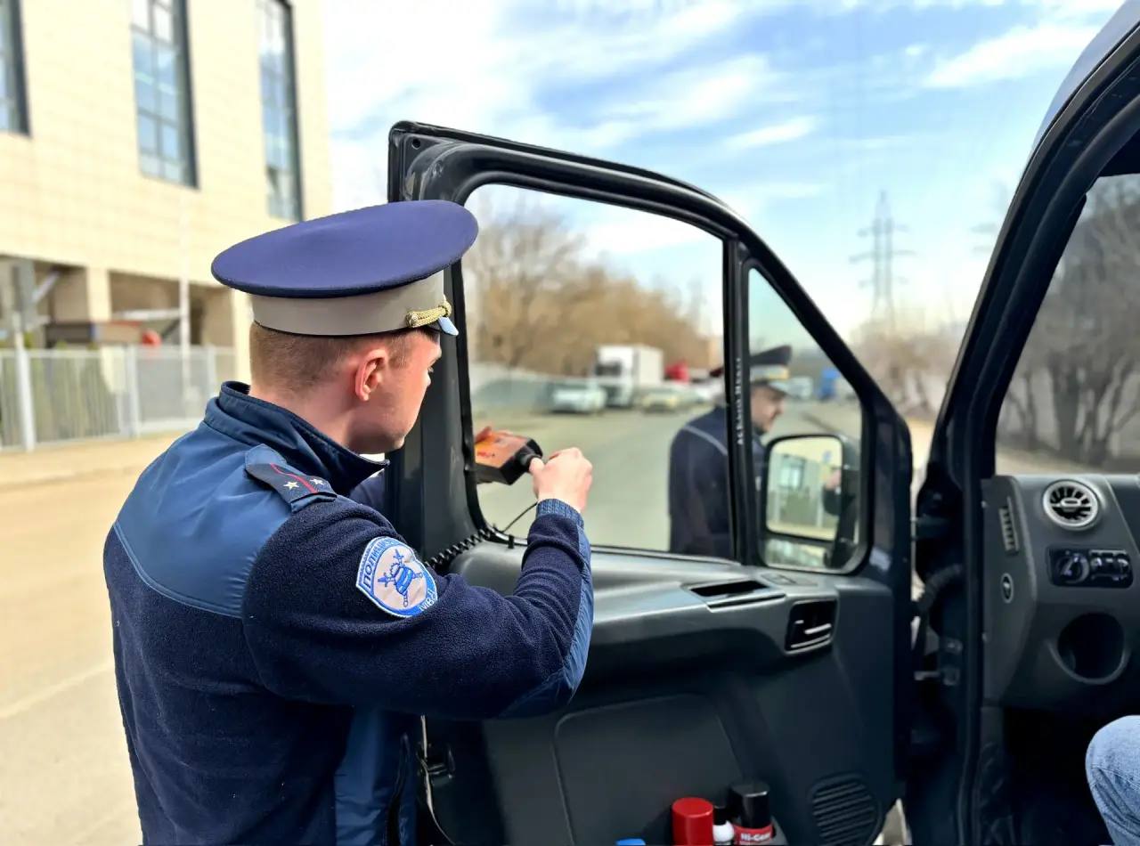 Сотрудники Подмосковной Госавтоинспекции провели рейд на улице Речная в Красногорске Сотрудники Подмосковной Госавтоинспекции провели рейд на улице Речная в Красногорске