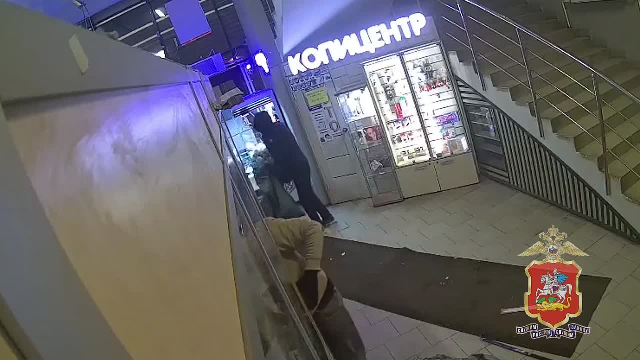 Полицейские Ленинского г.о. задержали участников группы, подозреваемых в краже табачной продукции на сумму свыше 1,3 млн рублей