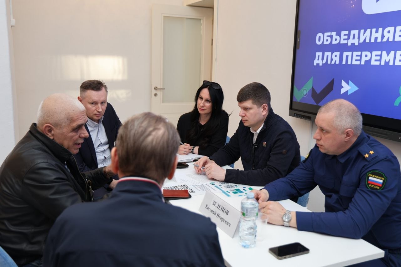 Выездной приём жителей. Открытый диалог с нашими жителями состоялся в Центральной городской библиотеке им. К.Г. Паустовского Выездной приём жителей. Открытый диалог с нашими жителями состоялся в Центральной городской библиотеке им. К.Г. Паустовского