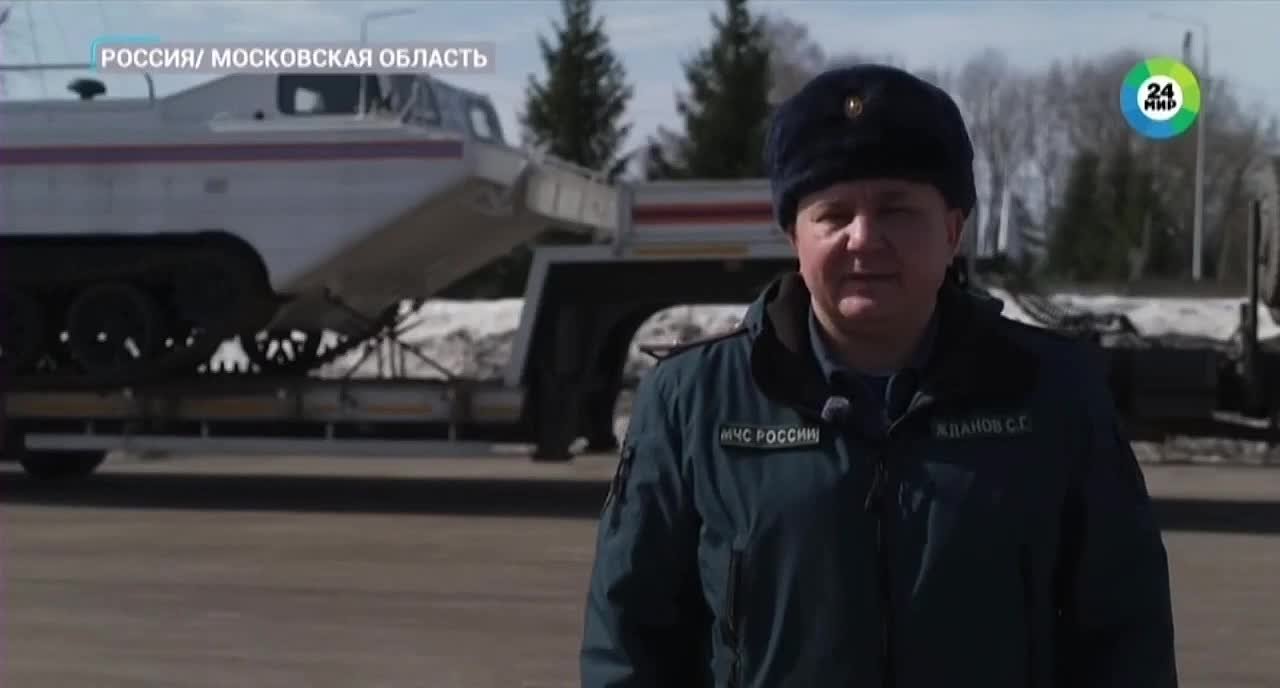 #СМИоМЧС. Спасатели Подмосковья оказывают помощь жителям Луховиц Аномально снежная зима и теплая весна принесли с собой половодье